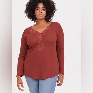 💙 Torrid Lacy Henley in Rust NWT